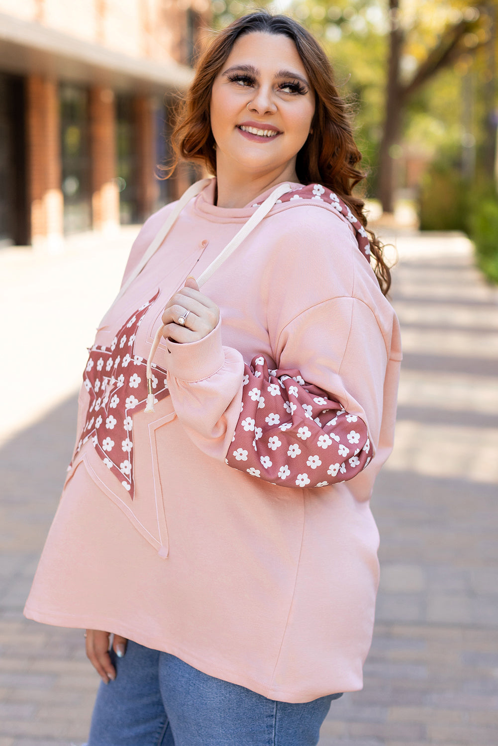 Delicacy Star Patched Floral Sleeve Plus Size Hoodie