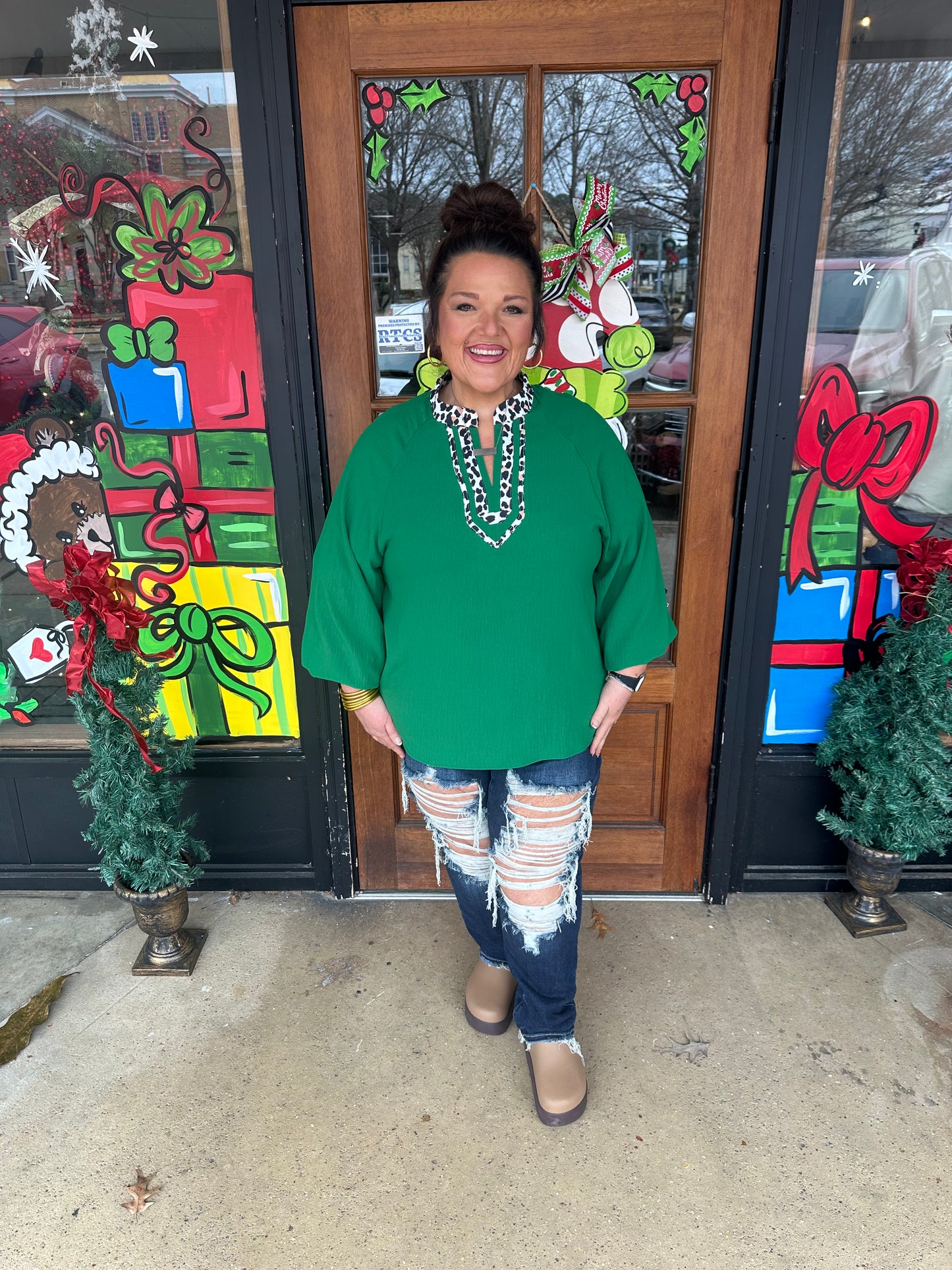 Green Plus Size Contrast Leopard Trim Split Neck Puff Sleeve Blouse